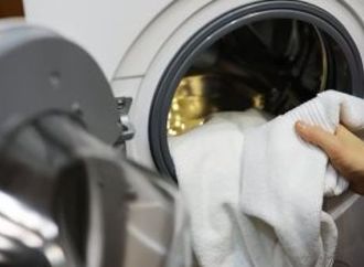 لماذا ينصح الخبراء بغسل الملابس الجديدة قبل ارتدئها؟