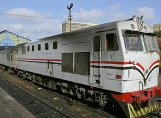 ضحى بنفسه لإنقاذ طفلة.. وفاة شاب تحت عجلات القطار ببنى سويف