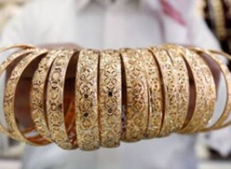 الذهب يواصل التراجع محليا.. سعر الجنيه الذهب يصل إلى 52 ألف جنيه