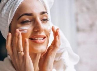 وصفات طبيعية لترطيب البشرة الجافة فى الشتاء.. مش هتاخد وقت