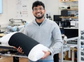 وسادة ذكية تهتز لإنقاذ حياتك: ابتكار قد يغير طريقة تنبيه الصم أثناء النوم