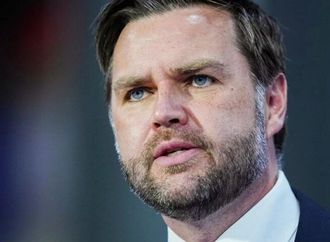 فانس ينتقد البابا ليو الرابع عشر: الأفضل للفاتيكان الاهتمام بقضايا الأخلاق والكنيسة الكاثوليكية