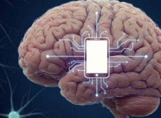 الدماغ تحت سيطرة الهاتف!.. العلماء يكشفون تأثير الإدمان الرقمي