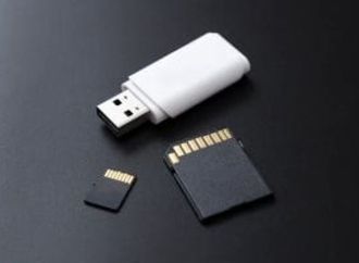 فلاشة USB أم كارت ميمورى SD.. أيهما أفضل لتخزين الصور؟