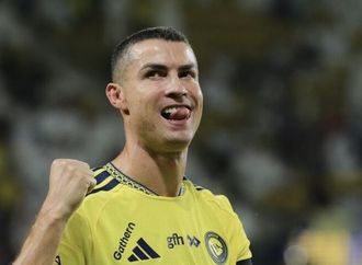 بدأ العد التنازلي.. رونالدو يقترب من الـ1000 هدف ويقود النصر نحو إنجاز الـ100 مباراة