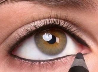 5 فوائد نفسية من تكحيل عينيكى.. مش هتصدقى بيأثر فيكى إزاى؟