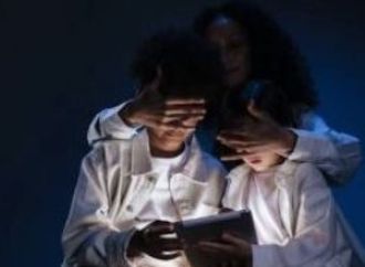 7 نصائح لحماية طفلك من المحتوى العنيف على السوشيال ميديا