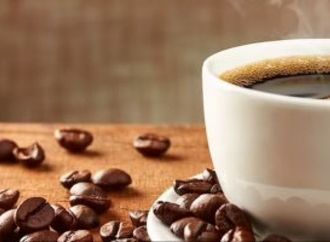 دراسة تنصح النساء بعدم الإفراط فى شرب القهوة.. كيف تؤثر على العظام؟