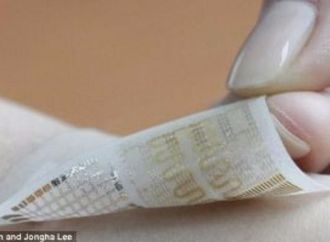 ابتكار لاصقة ذكية تضاعف فرص الشفاء من الجروح.. تعتمد على الضوء