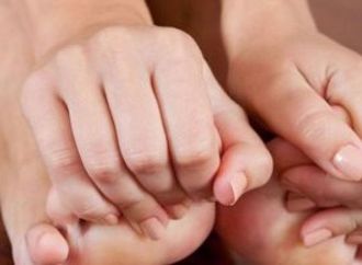 تورم فى الإبهام عادى أم نقرس.. أبرز الاختلافات وطرق العلاج