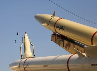 مقر "خاتم الأنبياء" يوجه رسالة تحذيرية لأمريكا وإسرائيل ويؤكد "مستقبل إدارة مضيق هرمز"