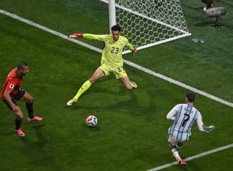 مصطفى شوبير يزاحم كبار العالم.. "الفيفا" يكشف ترتيب أفضل 5 حراس مرمى في المونديال