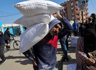 إسرائيل توافق على دخول شاحنات الحلويات والمشروبات الغازية لغزة "بمناسبة رمضان"