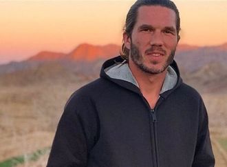 فرنسي يواجه مطالب ضريبية بعد قضائه ثلاث سنوات في سجن بإيران وسط اعتذار رسمي