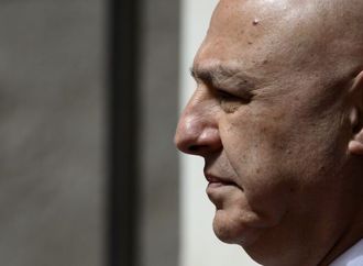 الرئيس اللبناني يدعو لوقف الحرب ويعلق آمالا على اجتماع واشنطن لبدء مفاوضات مع إسرائيل