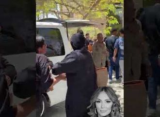 الحزن يخيم على محبى الفنانة سهام جلال لحظة وصول الجثمان لصلاة الجنازة