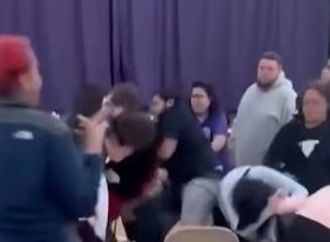 خناقة فى حفل تخرج روضة أطفال بأمريكا بسبب حجز كراسى.. والأمن يتدخل "فيديو"