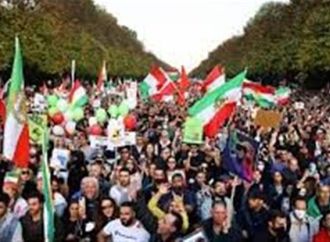 «يديعوت أحرونوت»: إسرائيل تتابع احتجاجات إيران باعتبارها أخطر تهديد للنظام منذ 1979