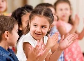 كيف تؤثر العادات الأسرية فى تشكيل شخصية الطفل؟ الحوار يبنى الثقة