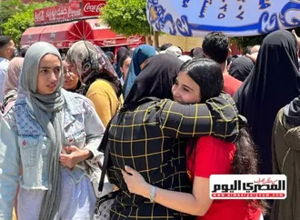 طلاب الثانوية العامة يؤدون امتحاني الفيزياء والتاريخ