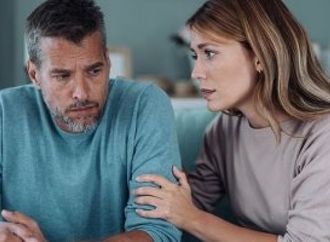 رسائل واتساب تكشف حقيقة العلاقة.. خبيرة طلاق تحذر من 6 علامات تنذر بالانهيار