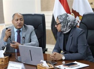 محافظ الوادي الجديد تستعرض رؤية استراتيجية متكاملة لتطوير منظومة النقل والإمداد اللوجستي بالمحافظة