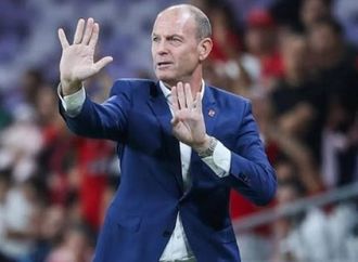 توروب يستقر على إجراء تغييرين في تشكيل الأهلي أمام سموحة