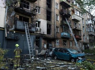 مقتل 28 شخصا على الأقل في ضربات روسية على أوكرانيا