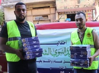 «مسيرة الفرحة».. توزيع الحلوى على المواطنين بالإسكندرية احتفاءً بالمولد النبوي الشريف