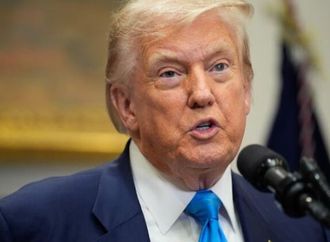 ترامب: سفن إيران ستُغرق فورا إذا اقتربت من منطقة الحصار الأمريكي