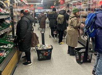 سكان لندن يشكون من ارتفاع أسعار المواد الغذائية بسبب الحرب على إيران