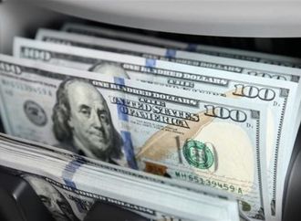 استقرار الدولار وسط تقلبات أسواق الطاقة وترقب محادثات واشنطن وطهران