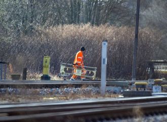 تركيا تعيد تشغيل خط سكة حديد محاذية للحدود مع سوريا