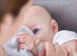 الرضاعة الطبيعية قد تقلل الوزن لعقود لاحقة