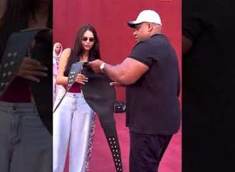كابونجا يهدي هنادي مهنا حزام المصارعة ..شوفوا رد فعلها