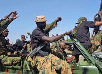 الجيش السوداني يقصف مقر إقامة حميدتي ومنازل قيادات بارزة في قوات الدعم السريع بنيالا