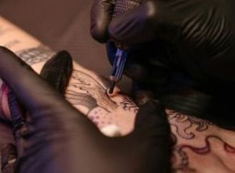 التاتو ليس مجرد شكل.. دراسة تكشف تأثيره على الجهاز المناعى