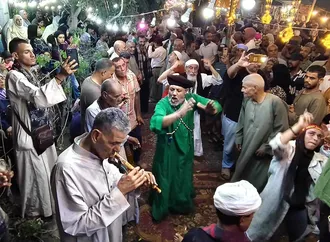 آلاف المصريين يتوافدون على الإسكندرية لإحياء الليلة الختامية لمولد القباري (صور)