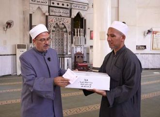 الأوقاف تسلم أنصبة المضحين ضمن مشروع صكوك الأضاحي