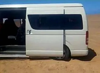 العناية الإلهية تنقذ 10 صحفيين من حادث ميكروباص خلال تغطية جولة محافظ البحر الأحمر