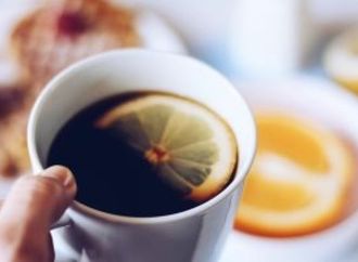 تريند القهوة بالليمون.. اعرف فوائدها لجسمك والمخاطر