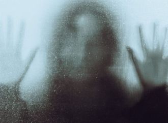 "يديعوت أحرونوت" تكشف تفاصيل وتطورات قضية اغتصاب فنانة إسرائيلية شهيرة