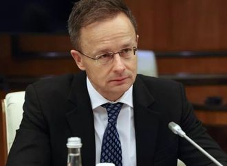 وزير خارجية هنغاريا يحذر من مخاطر تصعيد أوروبي في أوكرانيا