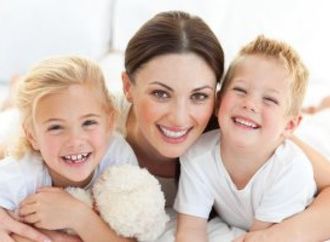 8 خطوات لتصبحين أم مثالية مع أطفالك... أفعال بسيطة لكنها بتفرق 