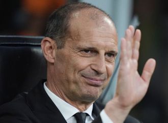 ميلان يعلن إقالة أليغري بعد فشل الفريق في التأهل لدوري أبطال أوروبا