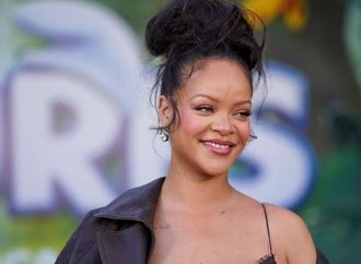 لم تصب بأذى.. امرأة تطلق 10 رصاصات على منزل ريهانا في هوليوود