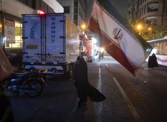 وسائل إعلام إيرانية: انفجارات في عدة مدن جنوبي وشمال غربي البلاد وتفعيل الدفاعات الجوية في كنارك