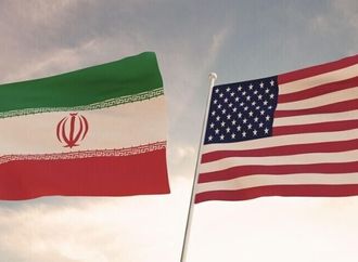 واشنطن بوست: الولايات المتحدة في مفاوضاتها مع إيران ستطلب الإفراج عن الأمريكيين المحتجزين