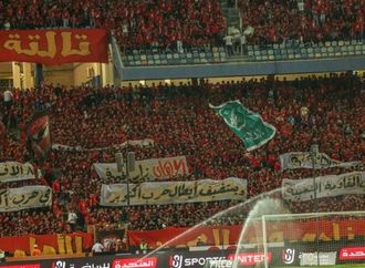 في مشهد نادر.. هتاف ضد إسرائيل يوحد جماهير غريمي الكرة المصرية (فيديو)