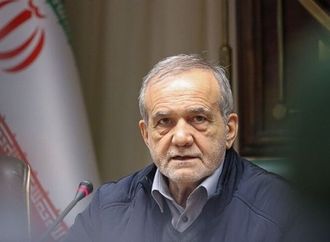 الرئيس الإيراني لقائد الجيش الباكستاني: البلطجة والغطرسة الأمريكية تعقدان المسارات التنفيذية